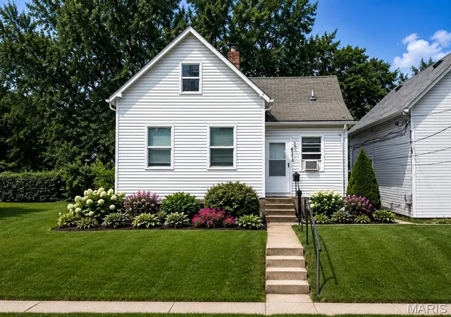 1st image of 4107 Schiller Pl, Saint Louis, MO 63116 | MLS# MIS26042778