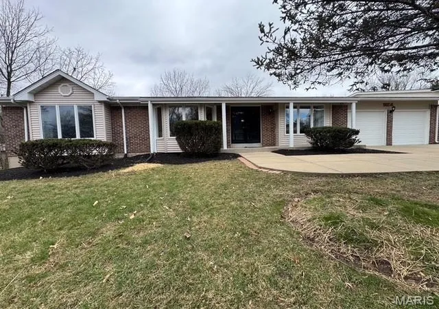 Homes for sale in Creve Coeur, MO | 924 Fernview Dr, Creve Coeur, MO 63141 | MLS# MIS26042779