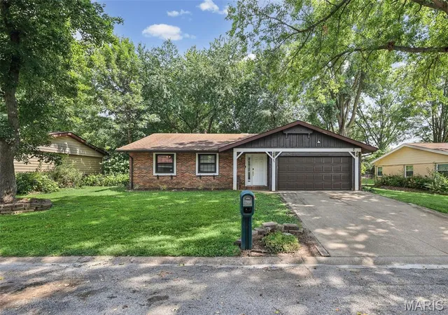 Photo 1 of Single family home for sale at 36 Morrison Dr, Belleville, IL 62221 | MLS# MIS26042787 | Listing updated on 2026-08-14