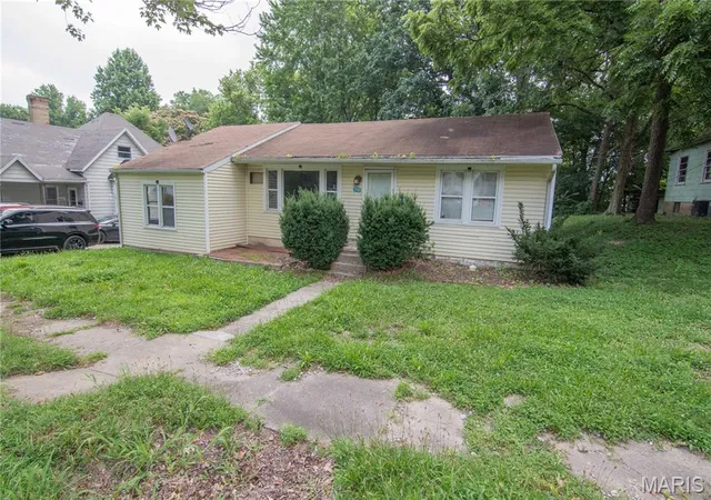 1st image of 510 N 6th St, Vandalia, IL 62471 | MLS# MIS26042791