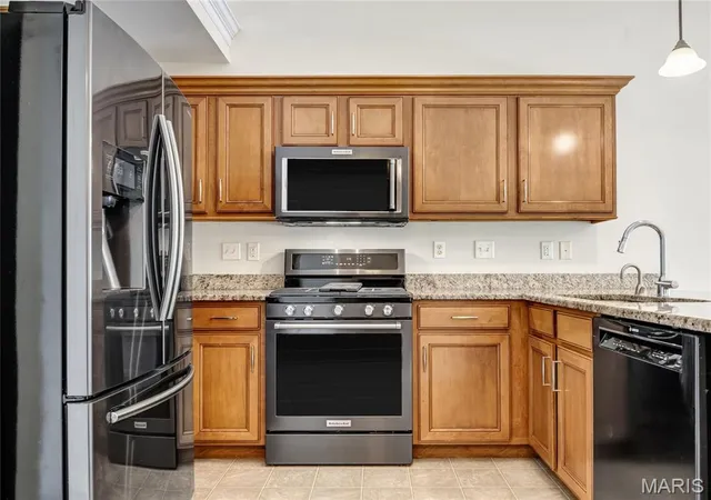 Homes for sale in Fenton, MO | 1721 Prestshire Dr, Fenton, MO 63026 | MLS# MIS26042794