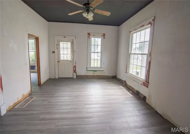 3rd image of 407 N 8Th St, Vandalia, IL 62471 | MLS# MIS26042799