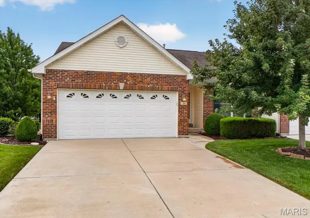 Photo 1 of Sale Pending at 51 Huntgate Dr #9A, Saint Peters, MO 63376 | MLS# MIS26042802 | Listing updated on 2026-09-03