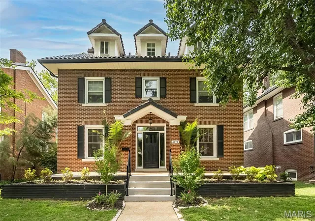 Homes for sale in University City, MO | 6946 Pershing Ave, University City, MO 63130 | MLS# MIS26042804