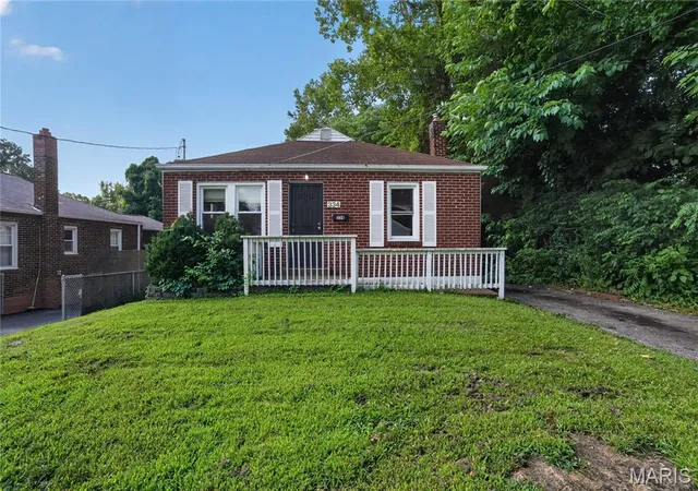 Photo 1 of Single family home for sale at 334 Northridge Dr, St Louis, MO 63137 | MLS# MIS26042805 | Listing updated on 2026-10-23