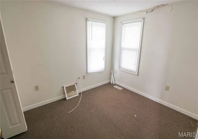 6th image of 415 N Locust St, Vandalia, IL 62471 | MLS# MIS26042807