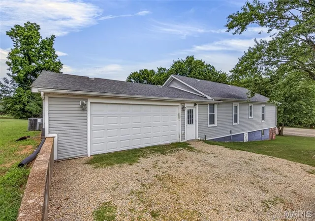 Photo 3 of Single family home for sale at 910 Camilla St, Park Hills, MO 63601 | MLS# MIS26042810 | Listing updated on 2026-08-27