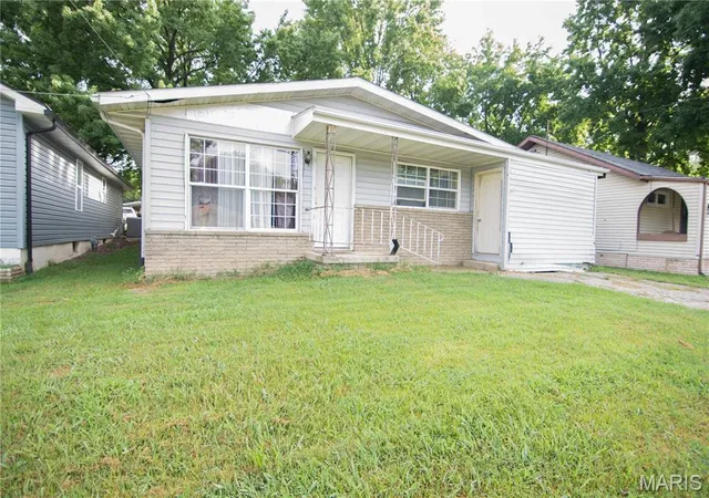 1st image of 1417 W Main St, Vandalia, IL 62471 | MLS# MIS26042813