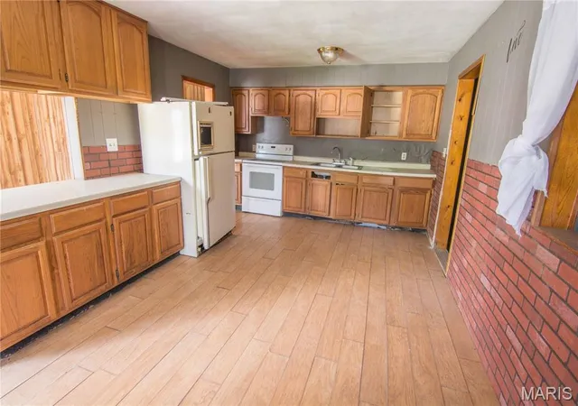 3rd image of 1417 W Main St, Vandalia, IL 62471 | MLS# MIS26042813
