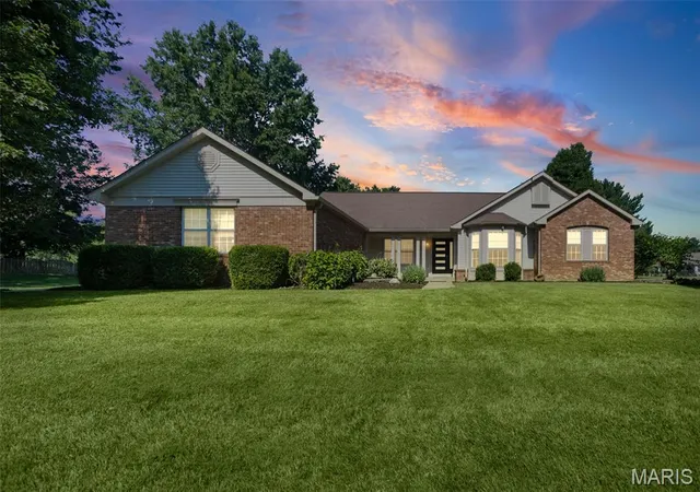 Homes for sale in Belleville, IL | 4313 Woodfield Pl, Belleville, IL 62226 | MLS# MIS26042822