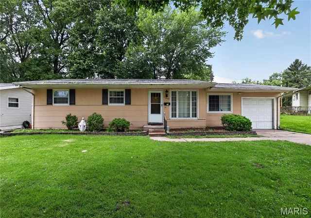 Photo 1 of Single family home for sale at 10443 Durness Dr, St Louis, MO 63137 | MLS# MIS26042823 | Listing updated on 2026-10-23