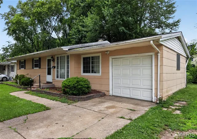 Photo 2 of Single family home for sale at 10443 Durness Dr, St Louis, MO 63137 | MLS# MIS26042823 | Listing updated on 2026-10-23