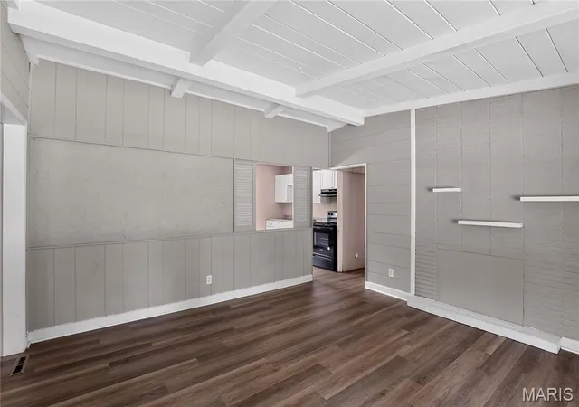 Photo 4 of Single family home for sale at 10443 Durness Dr, St Louis, MO 63137 | MLS# MIS26042823 | Listing updated on 2026-10-23
