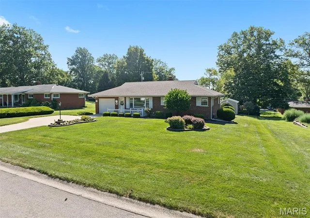 2nd image of 112 Cresthaven Dr, Belleville, IL 62221 | MLS# MIS26042832