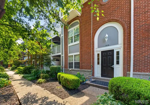 Photo 2 of Condo for sale at 4225 W Pine Blvd #23, Saint Louis, MO 63108 | MLS# MIS26042834 | Listing updated on 2026-09-23