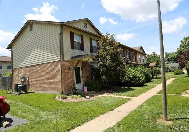 2nd image of 27 Park Charles Blvd #B, Saint Peters, MO 63376 | MLS# MIS26042841