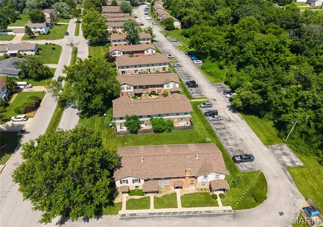 2nd image of 27 Park Charles Blvd, Saint Peters, MO 63376