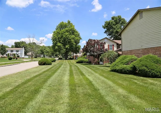 4th image of 27 Park Charles Blvd, St Peters, MO 63376