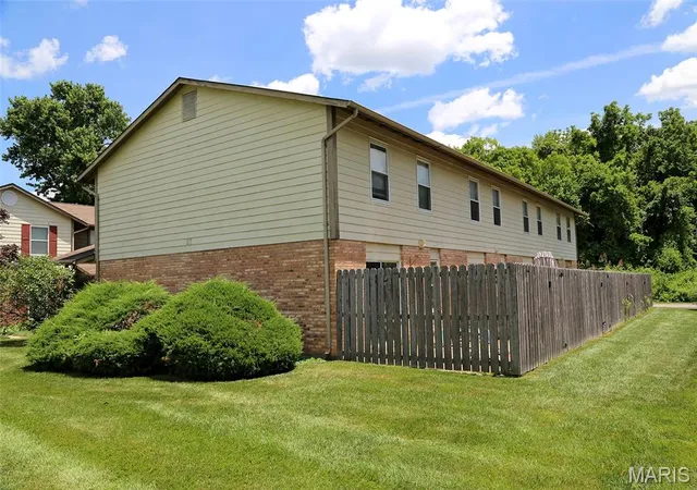 5th image of 27 Park Charles Blvd, St Peters, MO 63376