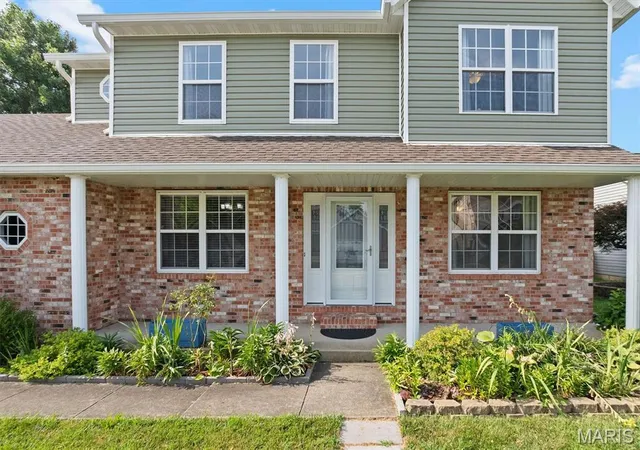 Photo 2 of Single family home for sale at 1511 Nottinghill Dr, O Fallon, IL 62269 | MLS# MIS26042851 | Listing updated on 2026-08-27