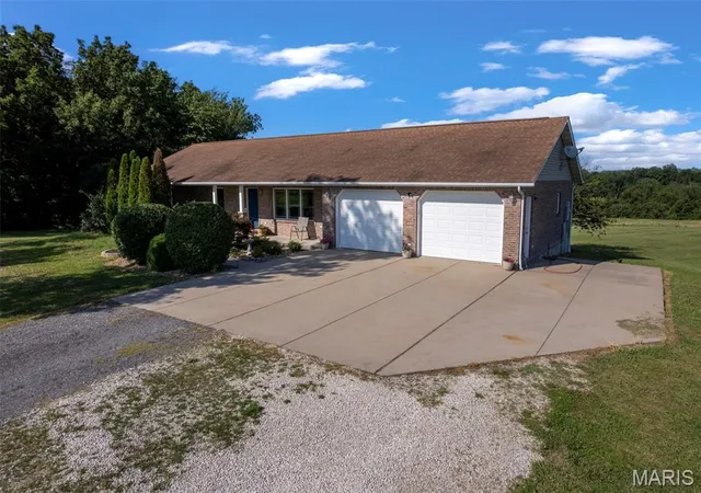 Photo 3 of Single family home for sale at 426 County Rd 429, Oak Ridge, MO 63769 | MLS# MIS26042863 | Listing updated on 2026-10-19