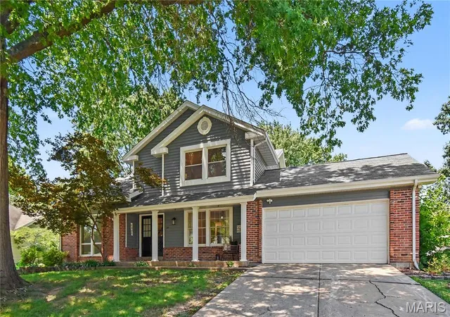 Photo 2 of Single family home for sale at 22 Normandy Dr, Lake Saint Louis, MO 63367 | MLS# MIS26042865 | Listing updated on 2026-09-14