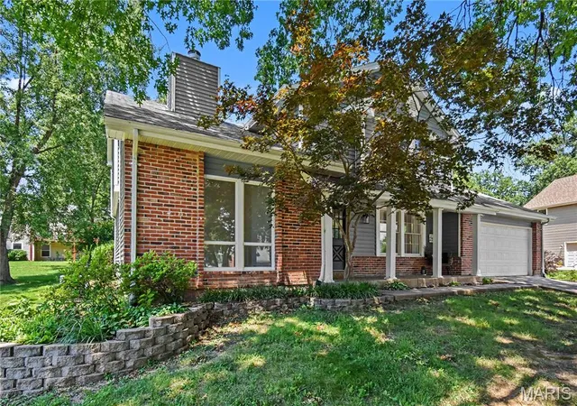 Photo 3 of Single family home for sale at 22 Normandy Dr, Lake Saint Louis, MO 63367 | MLS# MIS26042865 | Listing updated on 2026-09-14