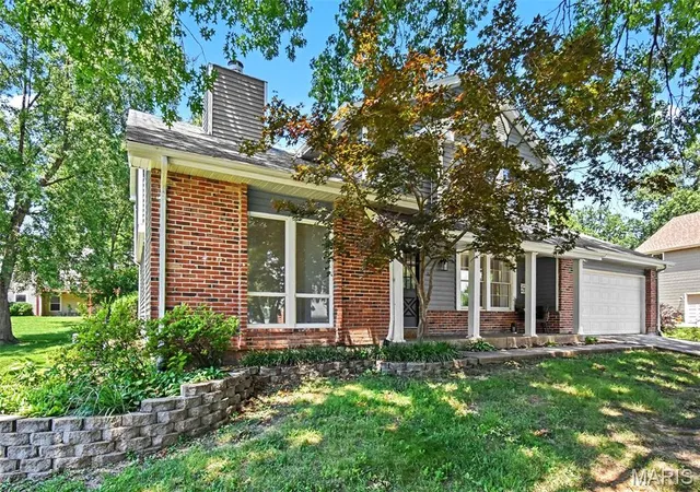 Photo 3 of Single family home for sale at 22 Normandy Dr, Lake Saint Louis, MO 63367 | MLS# MIS26042865 | Listing updated on 2026-09-22