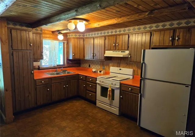 Photo 3 of Single family home for sale at 1160 Old Quarry Trl, Litchfield, IL 62056 | MLS# MIS26042870 | Listing updated on 2026-09-23