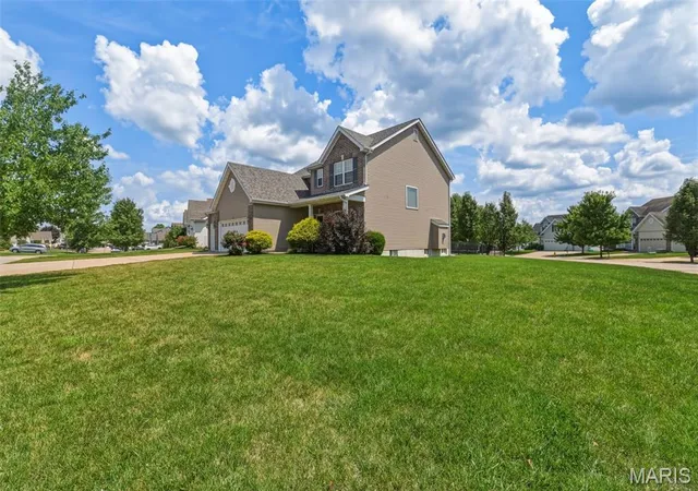 3rd image of 104 Towergate Dr, Lake Saint Louis, MO 63367 | MLS# MIS26042872