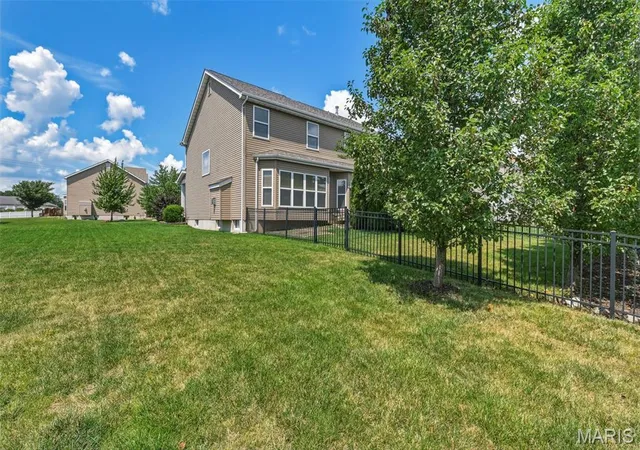 4th image of 104 Towergate Dr, Lake Saint Louis, MO 63367 | MLS# MIS26042872