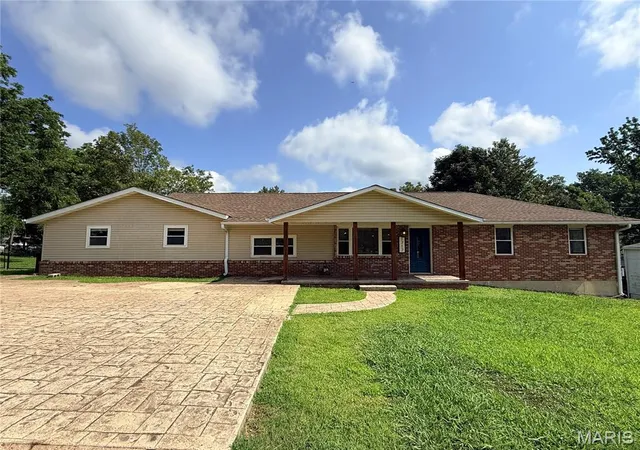 Homes for sale in Poplar Bluff, MO | 1717 Robert St, Poplar Bluff, MO 63901 | MLS# MIS26042878
