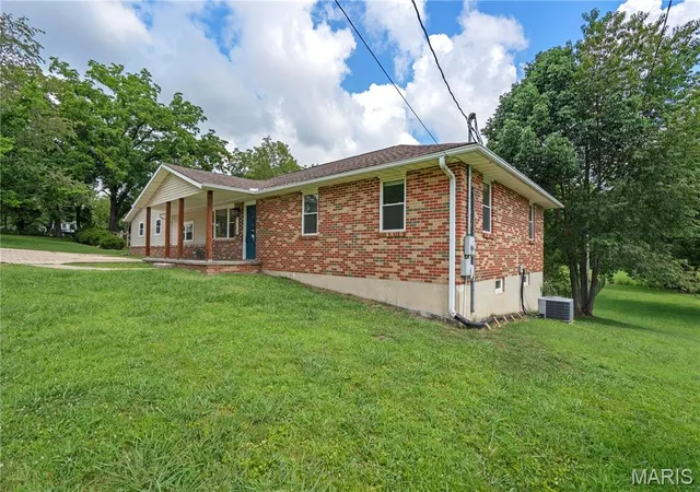 Homes for sale in Poplar Bluff, MO | 1717 Robert St, Poplar Bluff, MO 63901 | MLS# MIS26042878