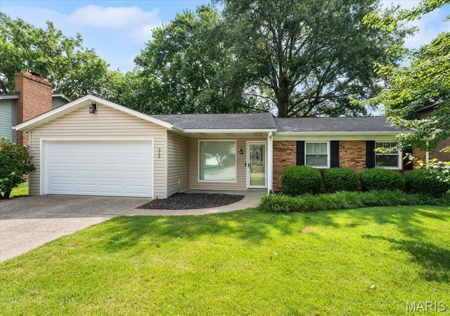 Homes for sale in Belleville, IL | 312 El Paso Dr, Belleville, IL 62221 | MLS# MIS26042890