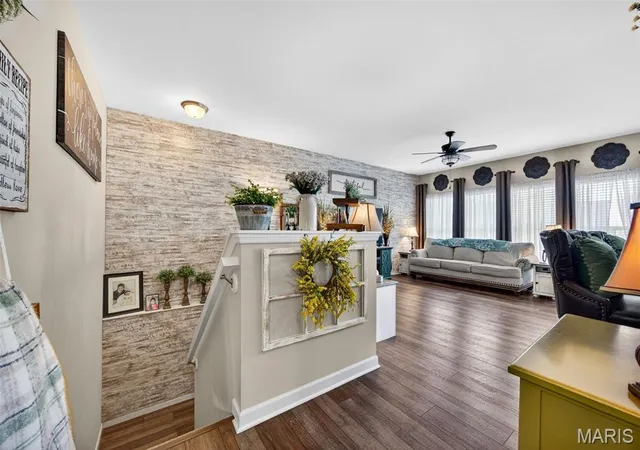 Photo 3 of Sale Pending at 406 Country Stone Dr, Lake Saint Louis, MO 63367 | MLS# MIS26042894 | Listing updated on 2026-08-16