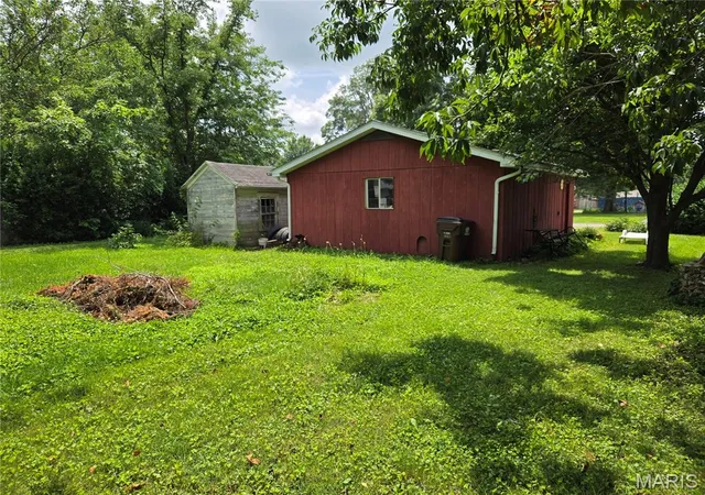 Homes for sale in Staunton, IL | 700 Montgomery St, Staunton, IL 62088 | MLS# MIS26042896