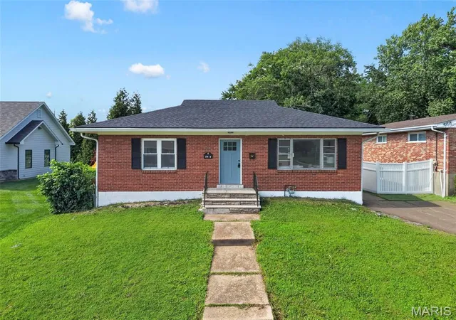 Photo 1 of Single family home for sale at 7917 Hicks Ave, Saint Louis, MO 63117 | MLS# MIS26042904 | Listing updated on 2026-08-14
