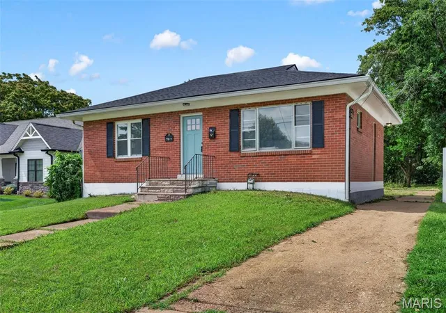Photo 3 of Single family home for sale at 7917 Hicks Ave, Saint Louis, MO 63117 | MLS# MIS26042904 | Listing updated on 2026-08-14