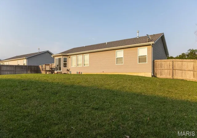 2nd image of 117 Falcons Crest Dr, Wright City, MO 63390 | MLS# MIS26042911