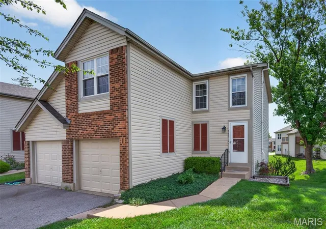 2nd image of 763 Sugar Glen Dr #4, St Peters, MO 63376 | MLS# MIS26042925
