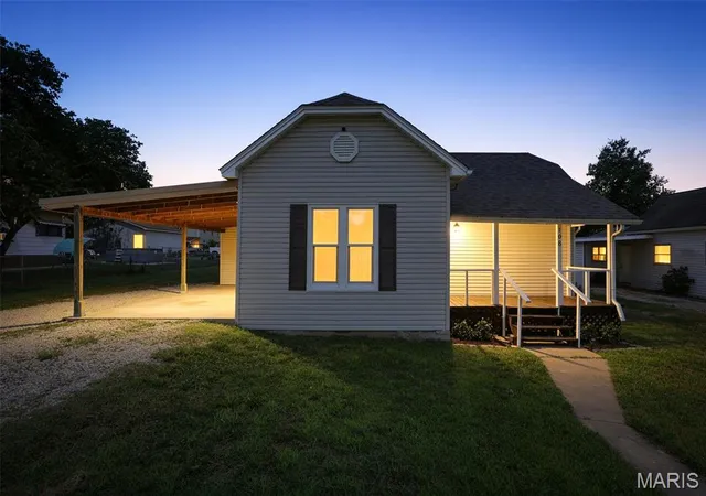 1st image of 108 N White Oak St, Desloge, MO 63601 | MLS# MIS26042934