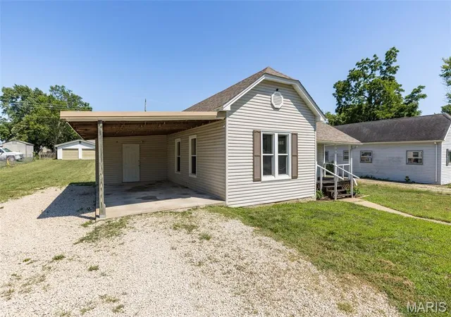 2nd image of 108 N White Oak St, Desloge, MO 63601 | MLS# MIS26042934