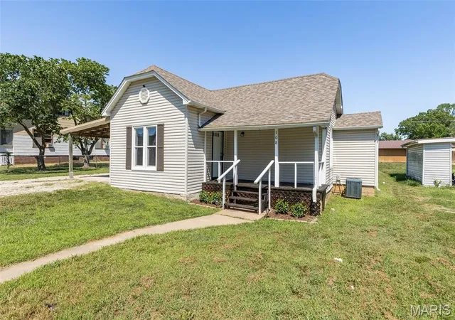 4th image of 108 N White Oak St, Desloge, MO 63601 | MLS# MIS26042934