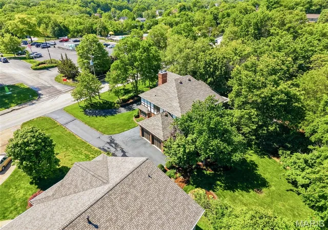 Photo 3 of Sale Pending at 12461 W Watson Rd, Saint Louis, MO 63127 | MLS# MIS26042942 | Listing updated on 2026-08-27
