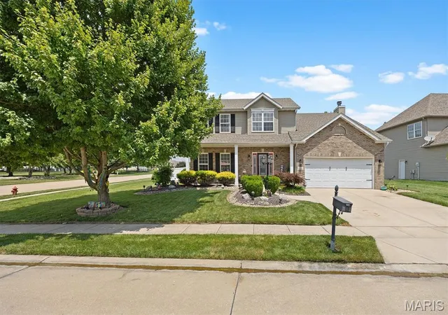 Homes for sale in Edwardsville, IL | 1 E Picketts Xing, Edwardsville, IL 62025 | MLS# MIS26042946