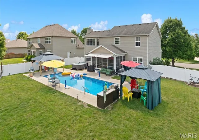 Homes for sale in Edwardsville, IL | 1 E Picketts Xing, Edwardsville, IL 62025 | MLS# MIS26042946