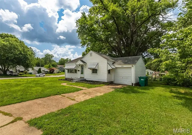 Homes for sale in Bellefontaine Nghbrs, MO | 10139 Cabot Dr, Bellefontaine Nghbrs, MO 63137 | MLS# MIS26042965