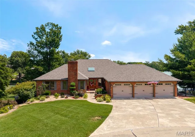 Photo 2 of Single family home for sale at 13 Timber Waters Ct, Swansea, IL 62226 | MLS# MIS26042975 | Listing updated on 2026-08-25