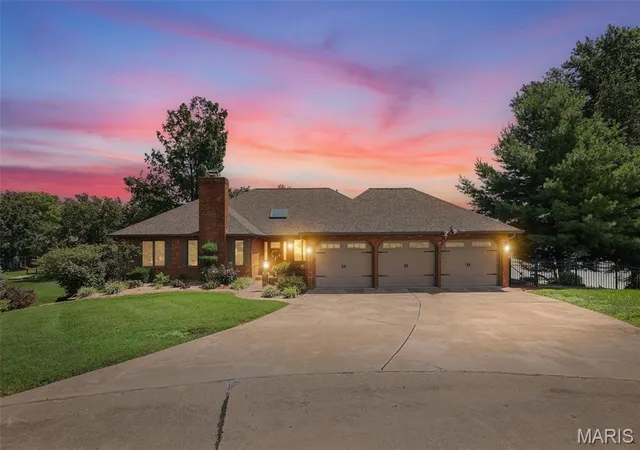 Photo 3 of Single family home for sale at 13 Timber Waters Ct, Swansea, IL 62226 | MLS# MIS26042975 | Listing updated on 2026-08-25