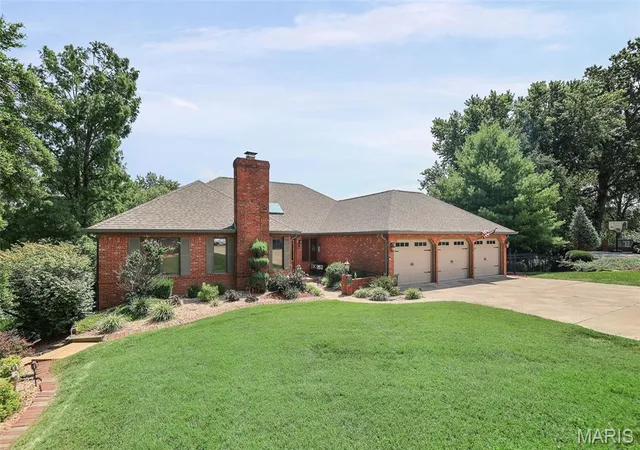 Photo 4 of Single family home for sale at 13 Timber Waters Ct, Swansea, IL 62226 | MLS# MIS26042975 | Listing updated on 2026-08-25